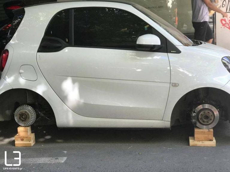 Θεσσαλονίκη: Του έκλεψαν τις…ρόδες από το αυτοκίνητο! (βίντεο)